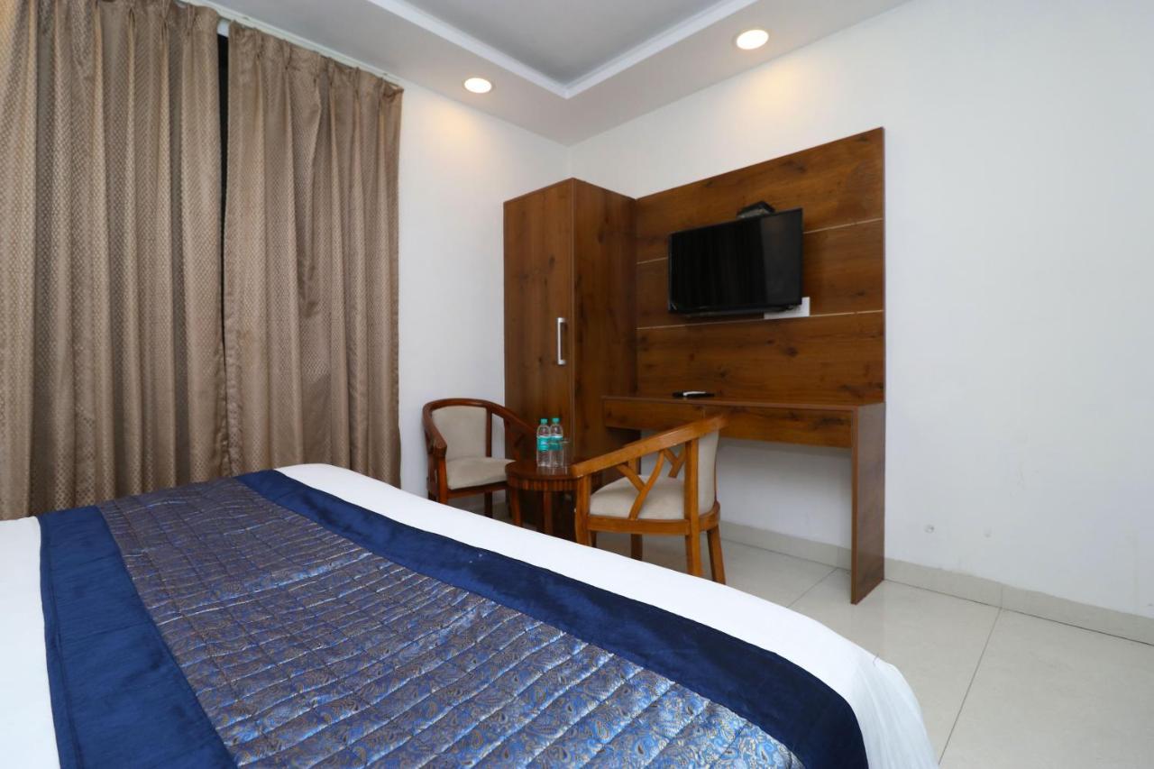 Hotel Belwood Suites - Near New Delhi Airport Екстериор снимка