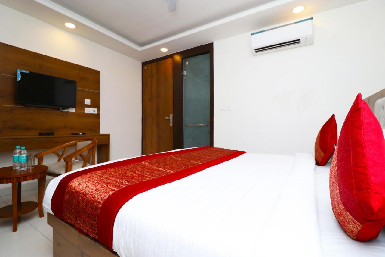 Hotel Belwood Suites - Near New Delhi Airport Екстериор снимка