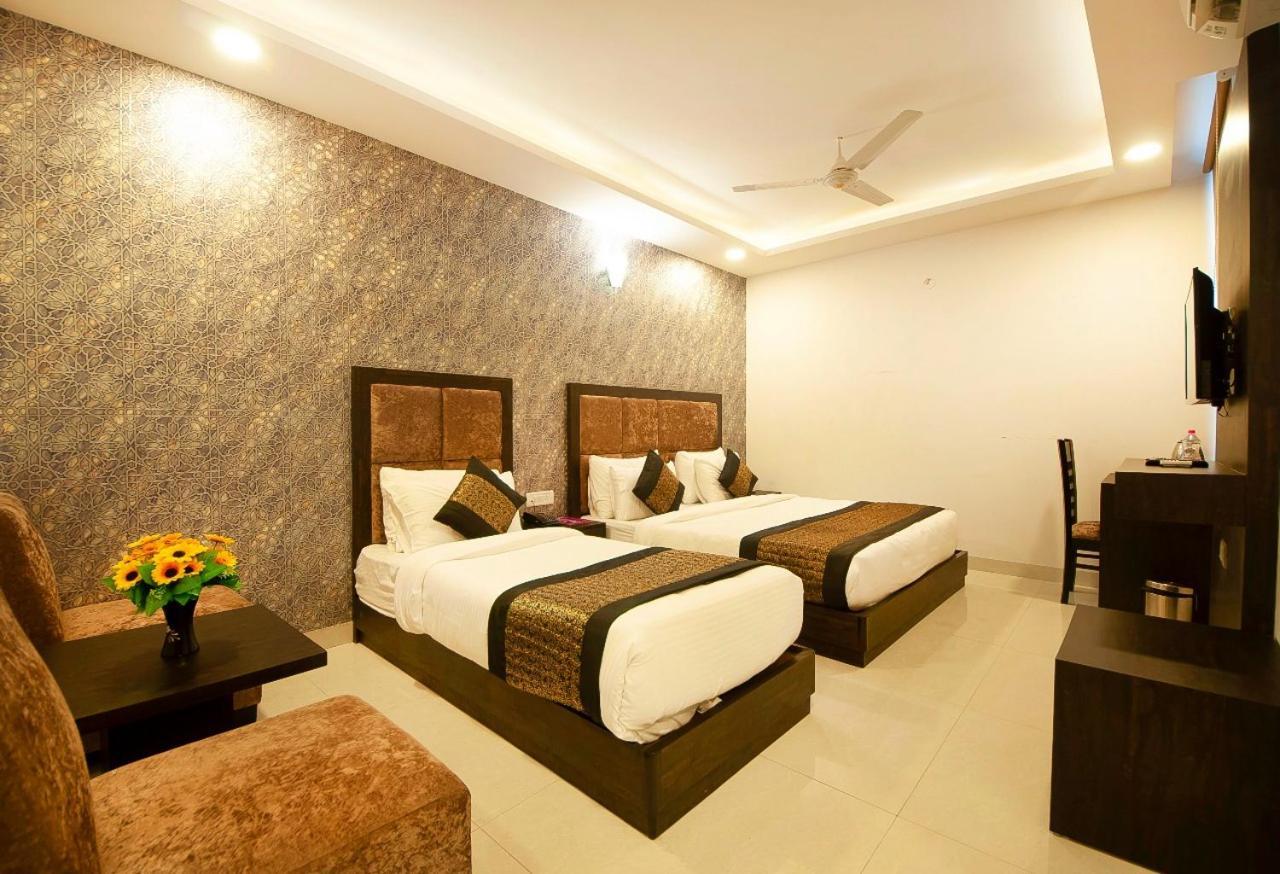 Hotel Belwood Suites - Near New Delhi Airport Екстериор снимка